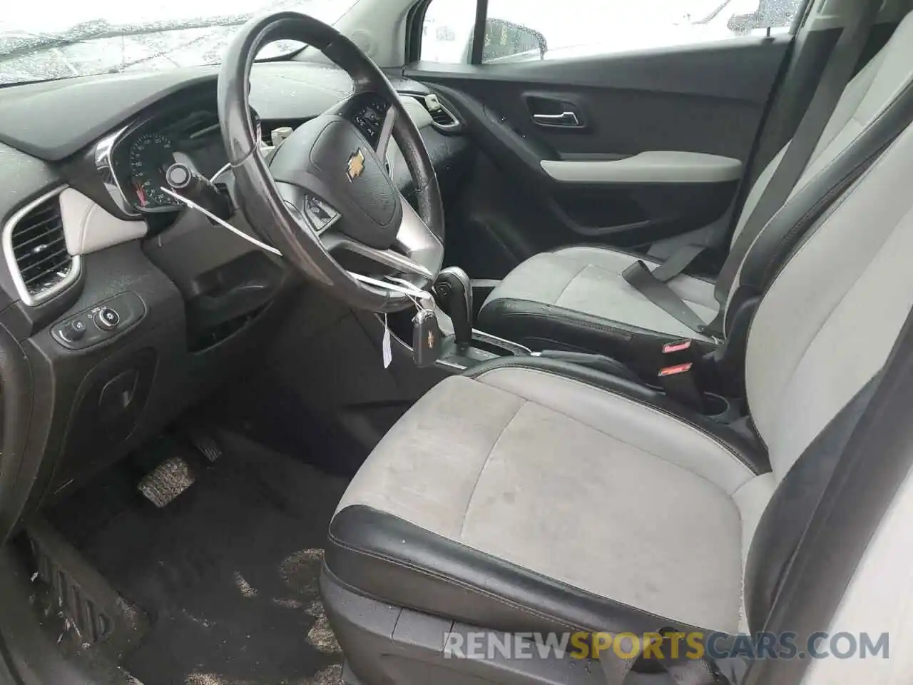 7 Photograph of a damaged car 3GNCJLSB1KL330401 CHEVROLET TRAX 2019