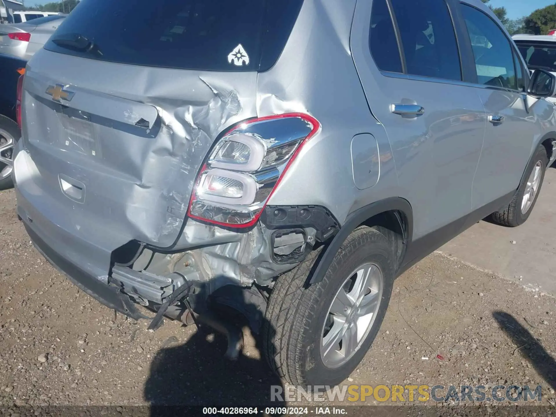 17 Photograph of a damaged car 3GNCJLSB1KL403766 CHEVROLET TRAX 2019