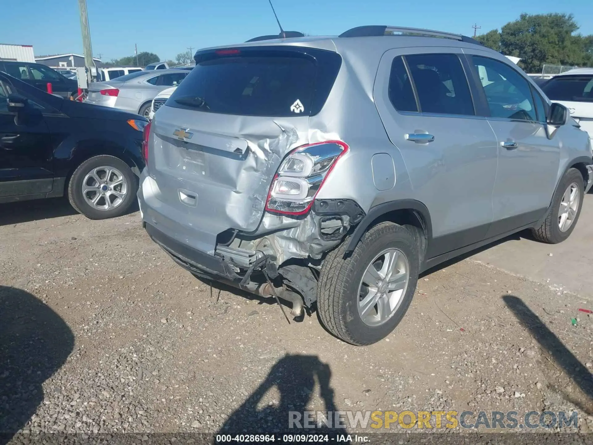 4 Photograph of a damaged car 3GNCJLSB1KL403766 CHEVROLET TRAX 2019