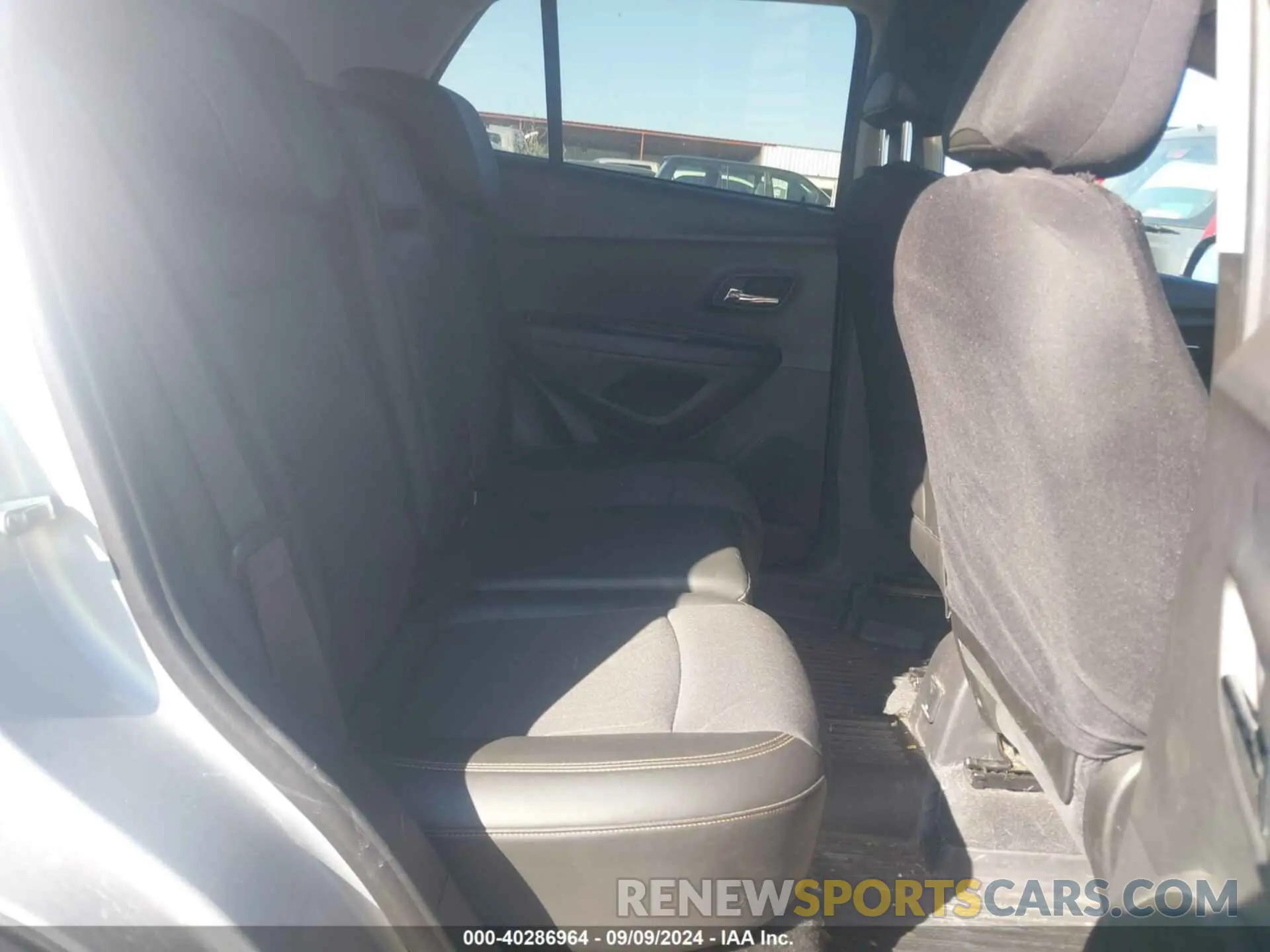 8 Photograph of a damaged car 3GNCJLSB1KL403766 CHEVROLET TRAX 2019