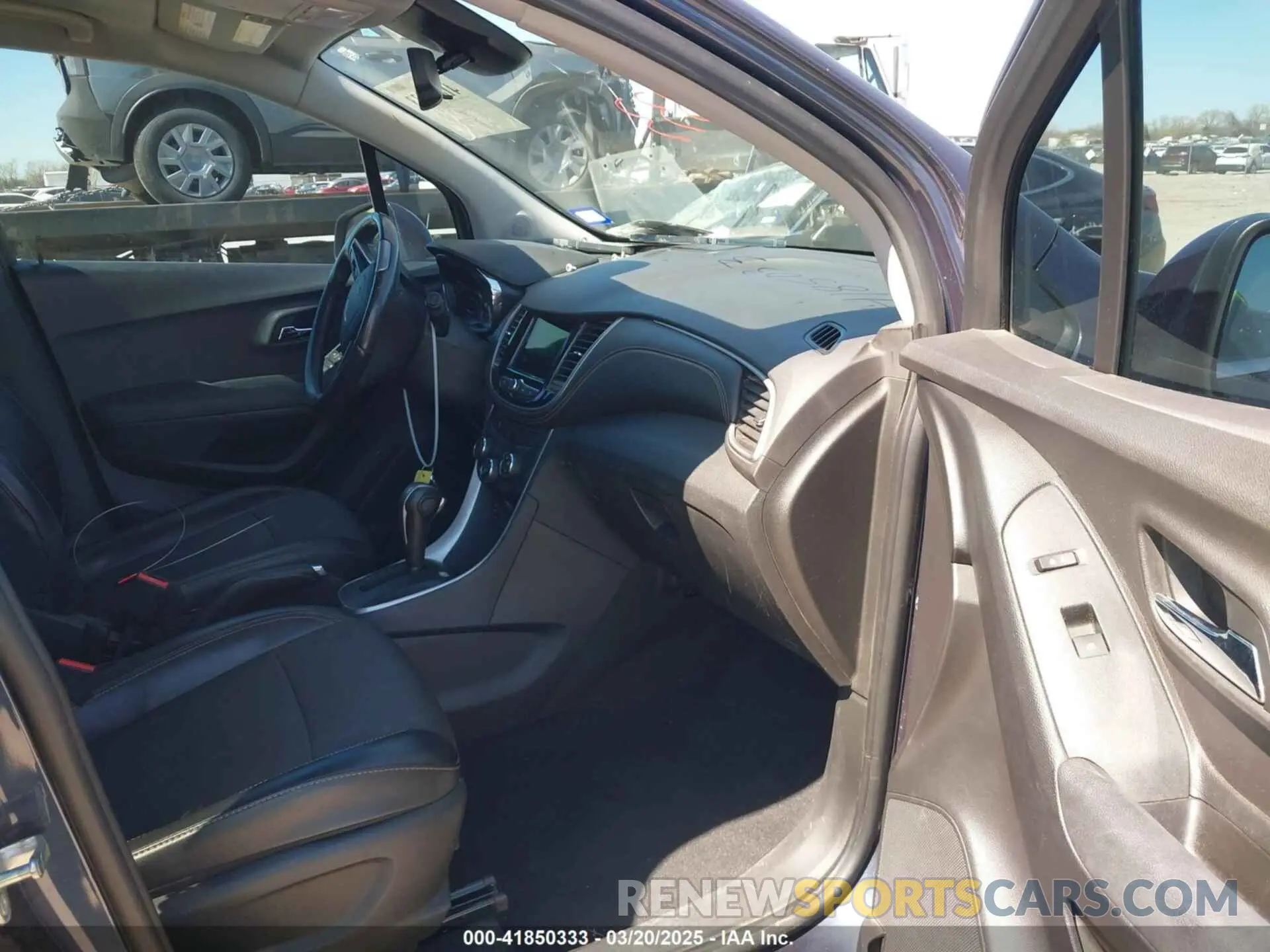 5 Photograph of a damaged car 3GNCJLSB2KL171842 CHEVROLET TRAX 2019