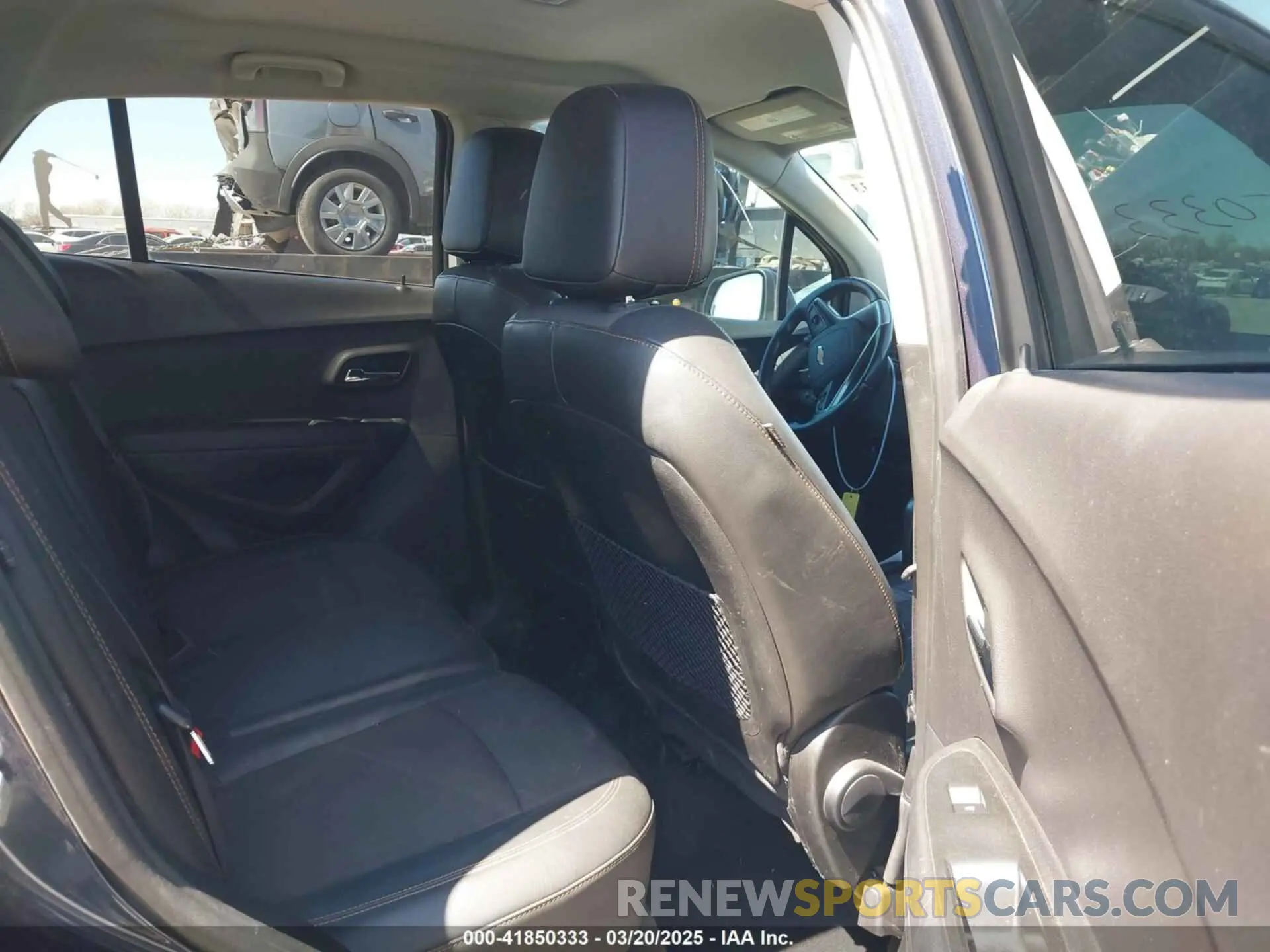 8 Photograph of a damaged car 3GNCJLSB2KL171842 CHEVROLET TRAX 2019