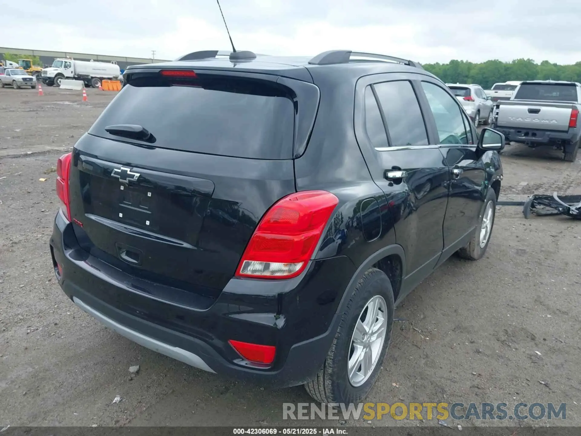 4 Photograph of a damaged car 3GNCJLSB2KL212115 CHEVROLET TRAX 2019