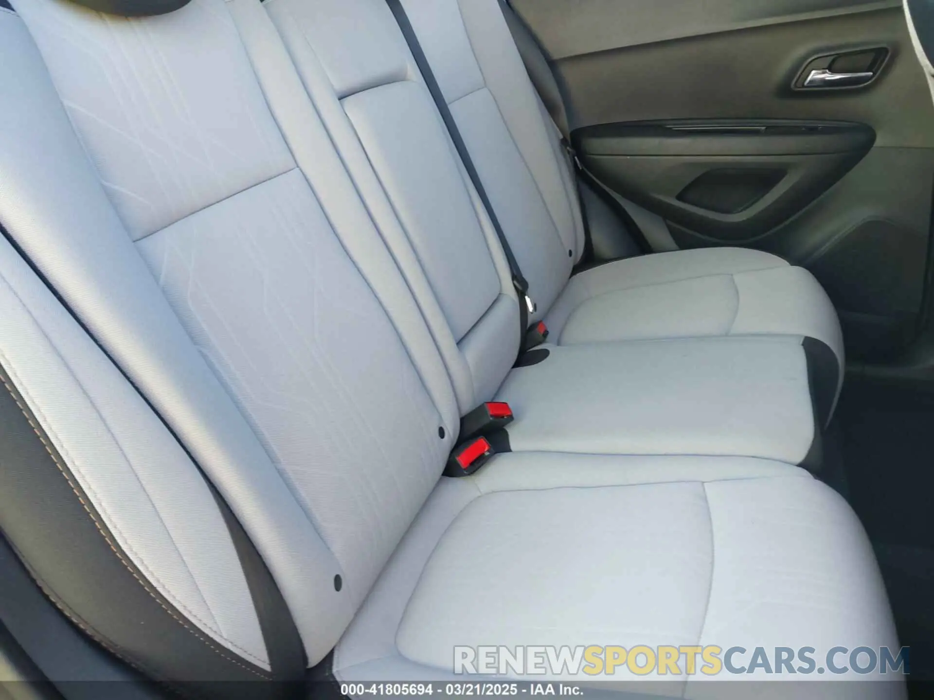 8 Photograph of a damaged car 3GNCJLSB2KL221428 CHEVROLET TRAX 2019