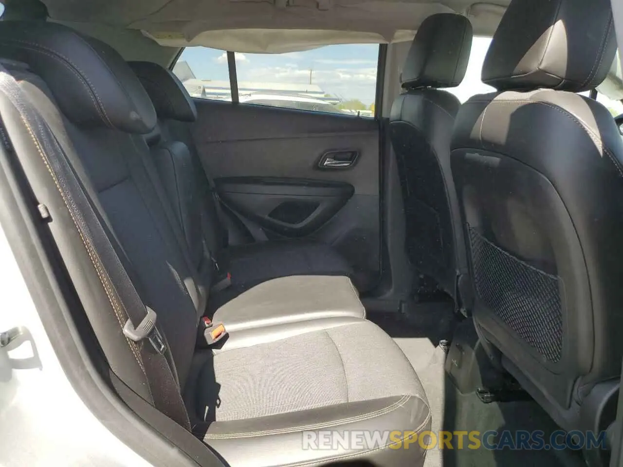11 Photograph of a damaged car 3GNCJLSB2KL228234 CHEVROLET TRAX 2019