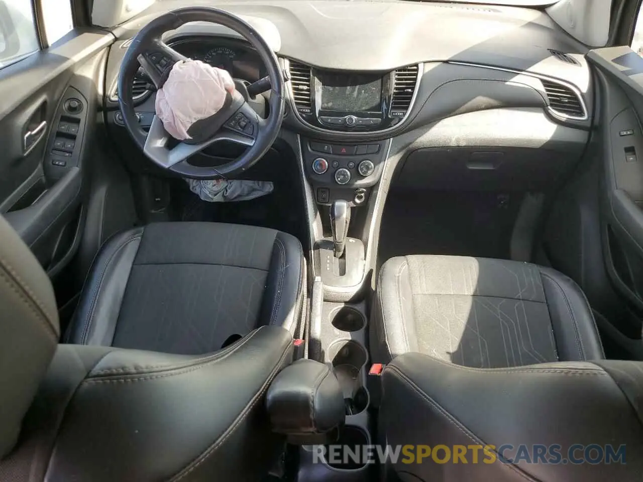 8 Photograph of a damaged car 3GNCJLSB2KL228234 CHEVROLET TRAX 2019