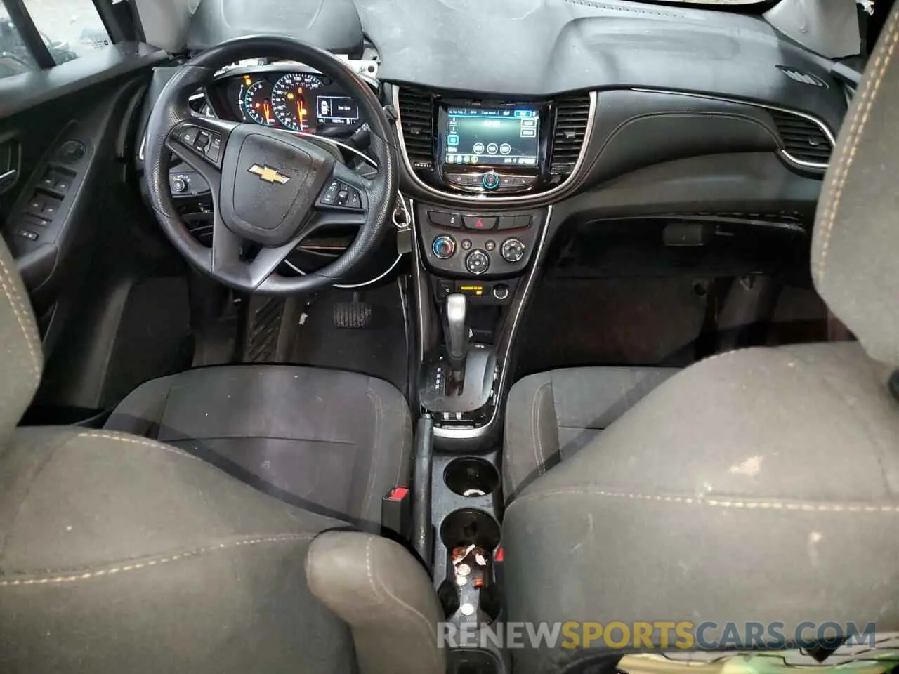 8 Photograph of a damaged car 3GNCJLSB2KL249987 CHEVROLET TRAX 2019