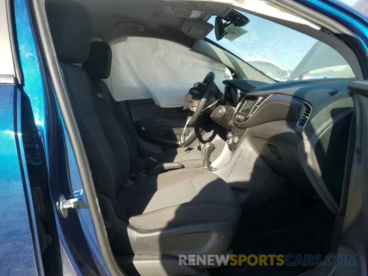7 Photograph of a damaged car 3GNCJLSB2KL256566 CHEVROLET TRAX 2019