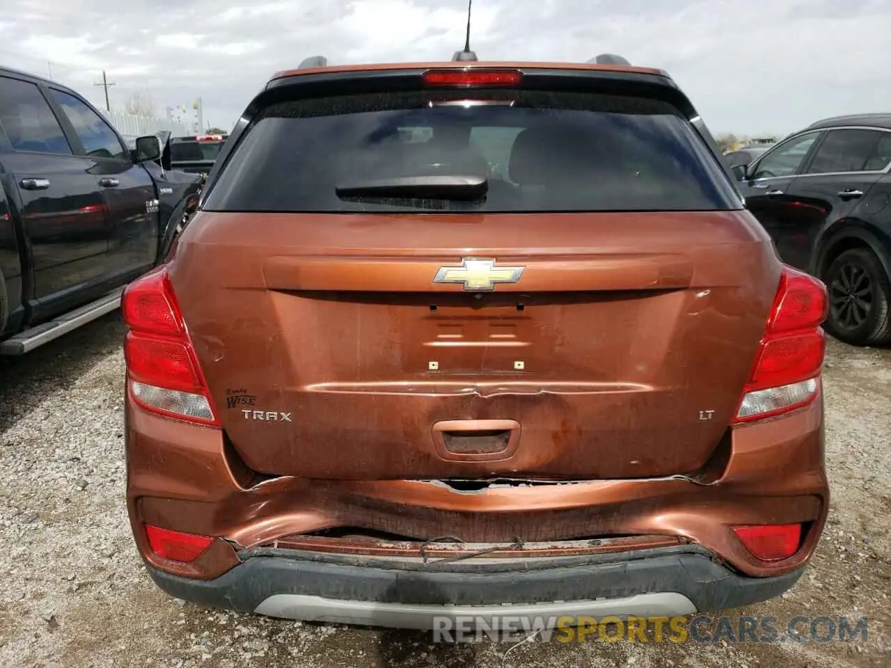 6 Photograph of a damaged car 3GNCJLSB2KL264070 CHEVROLET TRAX 2019