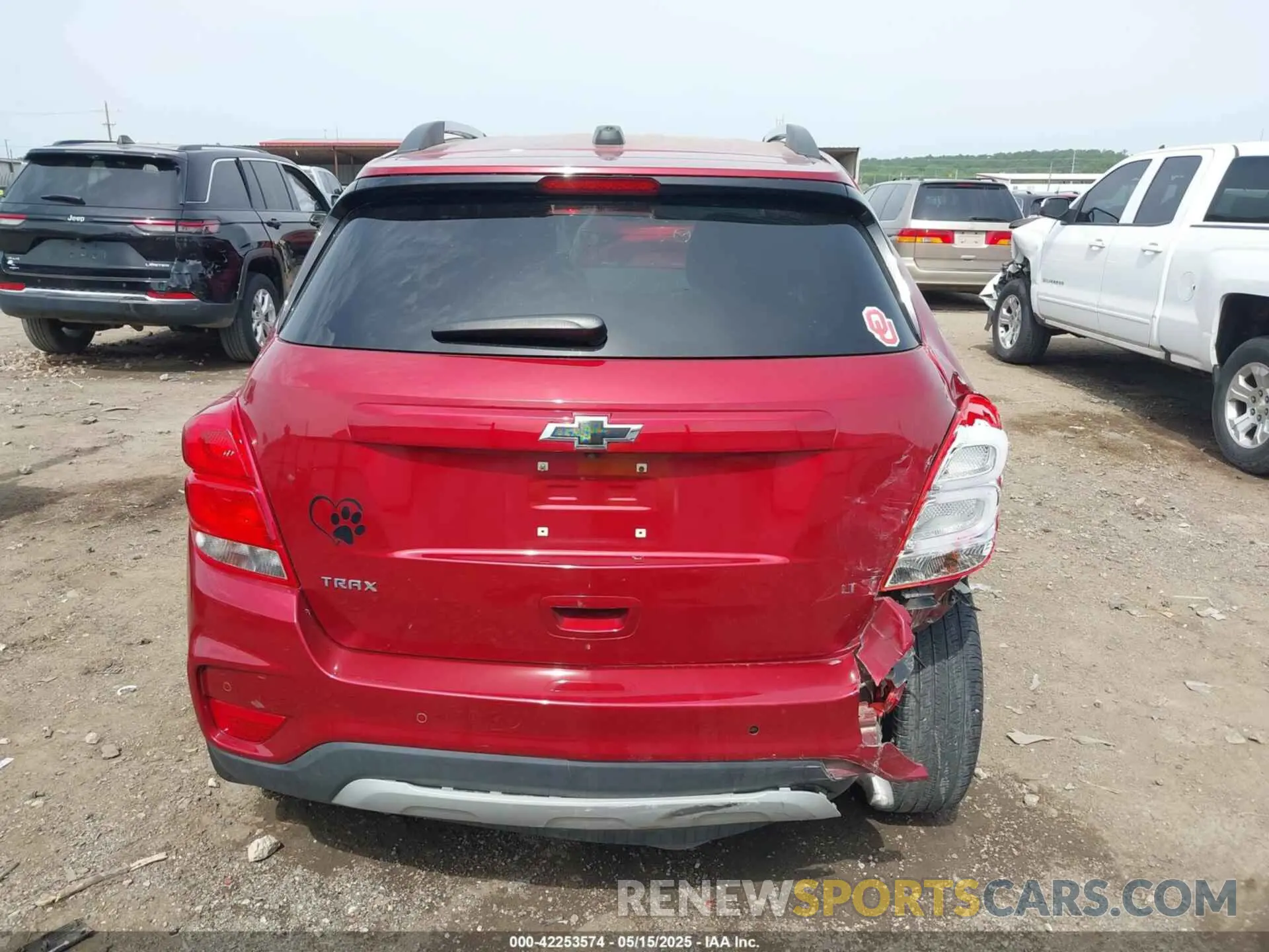 17 Photograph of a damaged car 3GNCJLSB2KL288059 CHEVROLET TRAX 2019