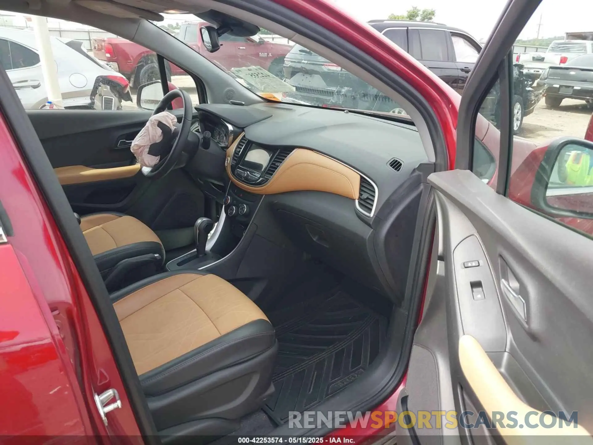 5 Photograph of a damaged car 3GNCJLSB2KL288059 CHEVROLET TRAX 2019