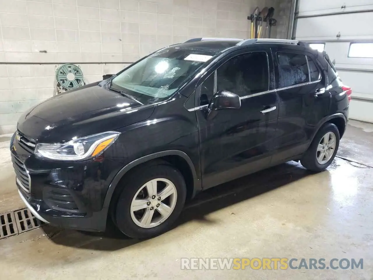 1 Photograph of a damaged car 3GNCJLSB2KL370907 CHEVROLET TRAX 2019