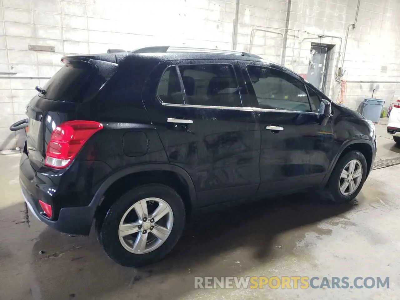 3 Photograph of a damaged car 3GNCJLSB2KL370907 CHEVROLET TRAX 2019