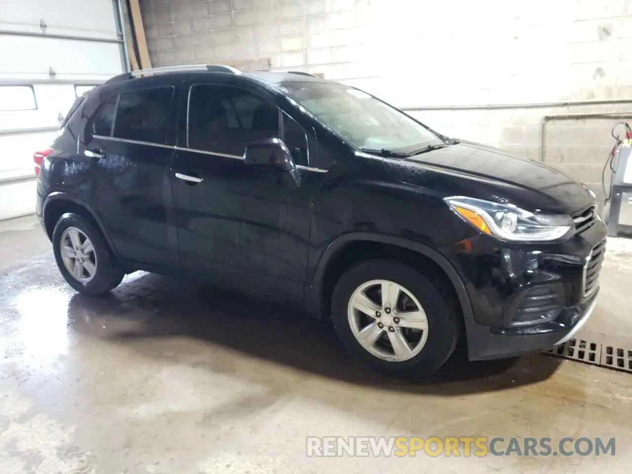 4 Photograph of a damaged car 3GNCJLSB2KL370907 CHEVROLET TRAX 2019