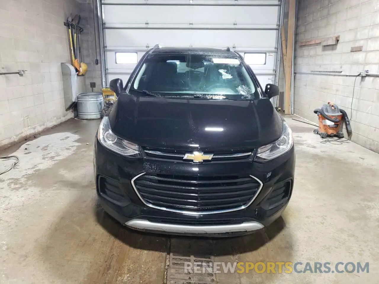 5 Photograph of a damaged car 3GNCJLSB2KL370907 CHEVROLET TRAX 2019