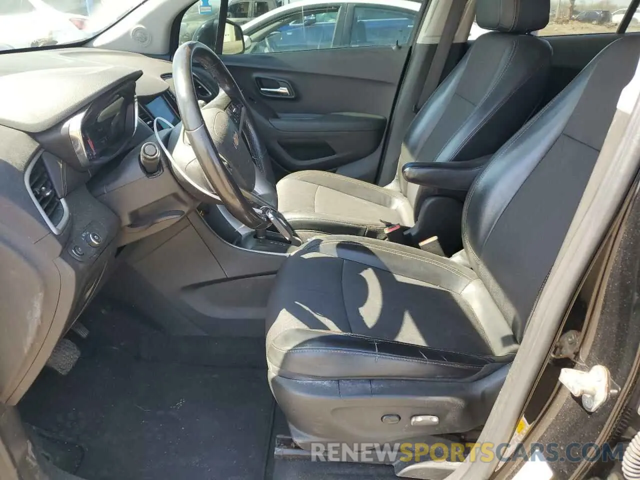 7 Photograph of a damaged car 3GNCJLSB2KL377355 CHEVROLET TRAX 2019