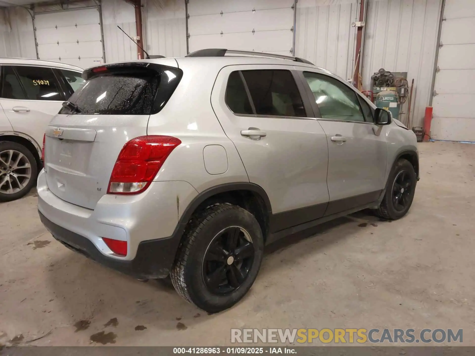 4 Photograph of a damaged car 3GNCJLSB3KL280097 CHEVROLET TRAX 2019