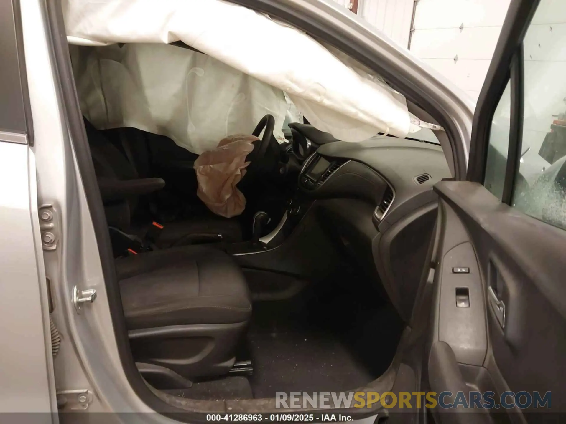5 Photograph of a damaged car 3GNCJLSB3KL280097 CHEVROLET TRAX 2019