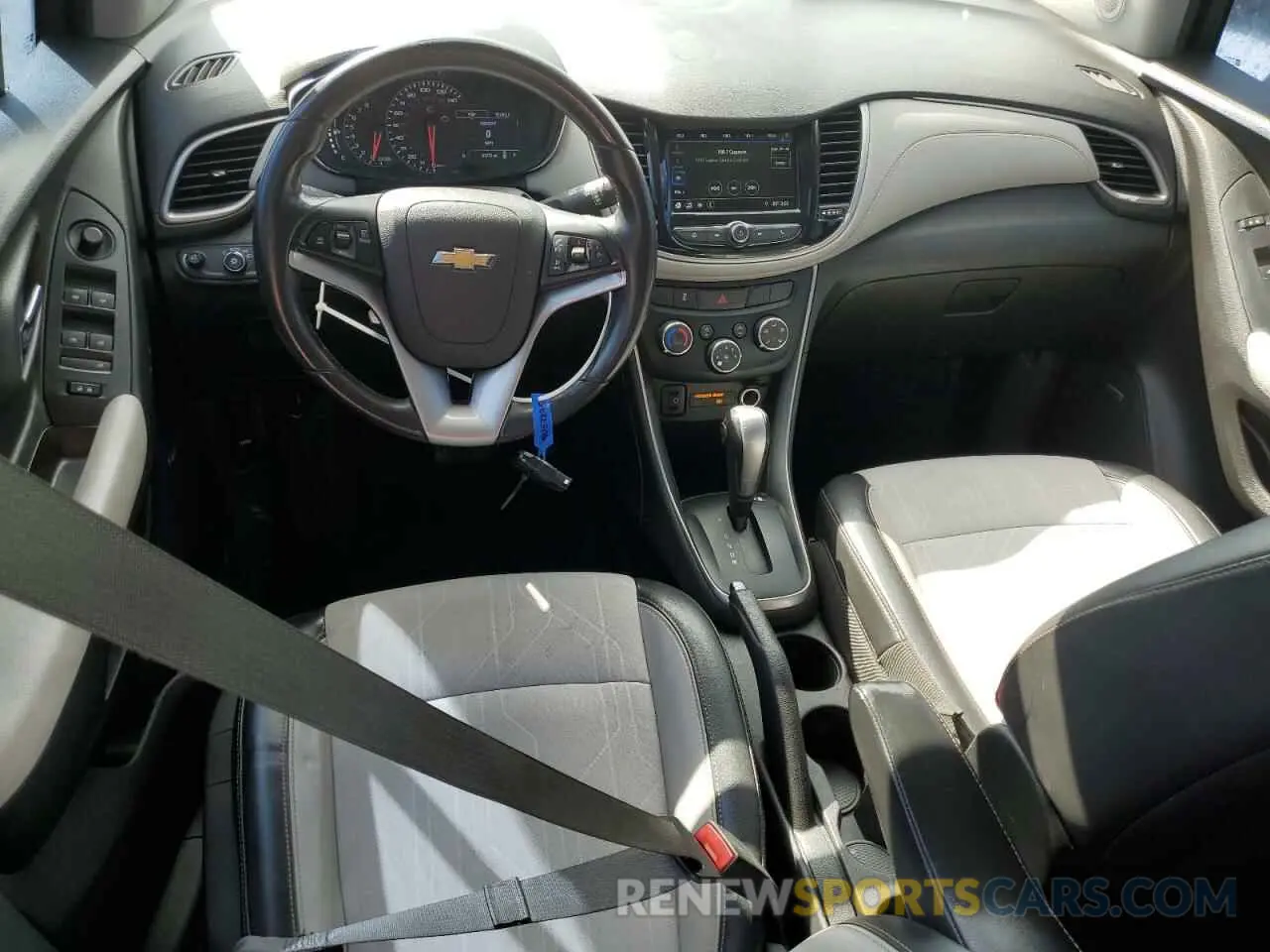 8 Photograph of a damaged car 3GNCJLSB3KL326303 CHEVROLET TRAX 2019