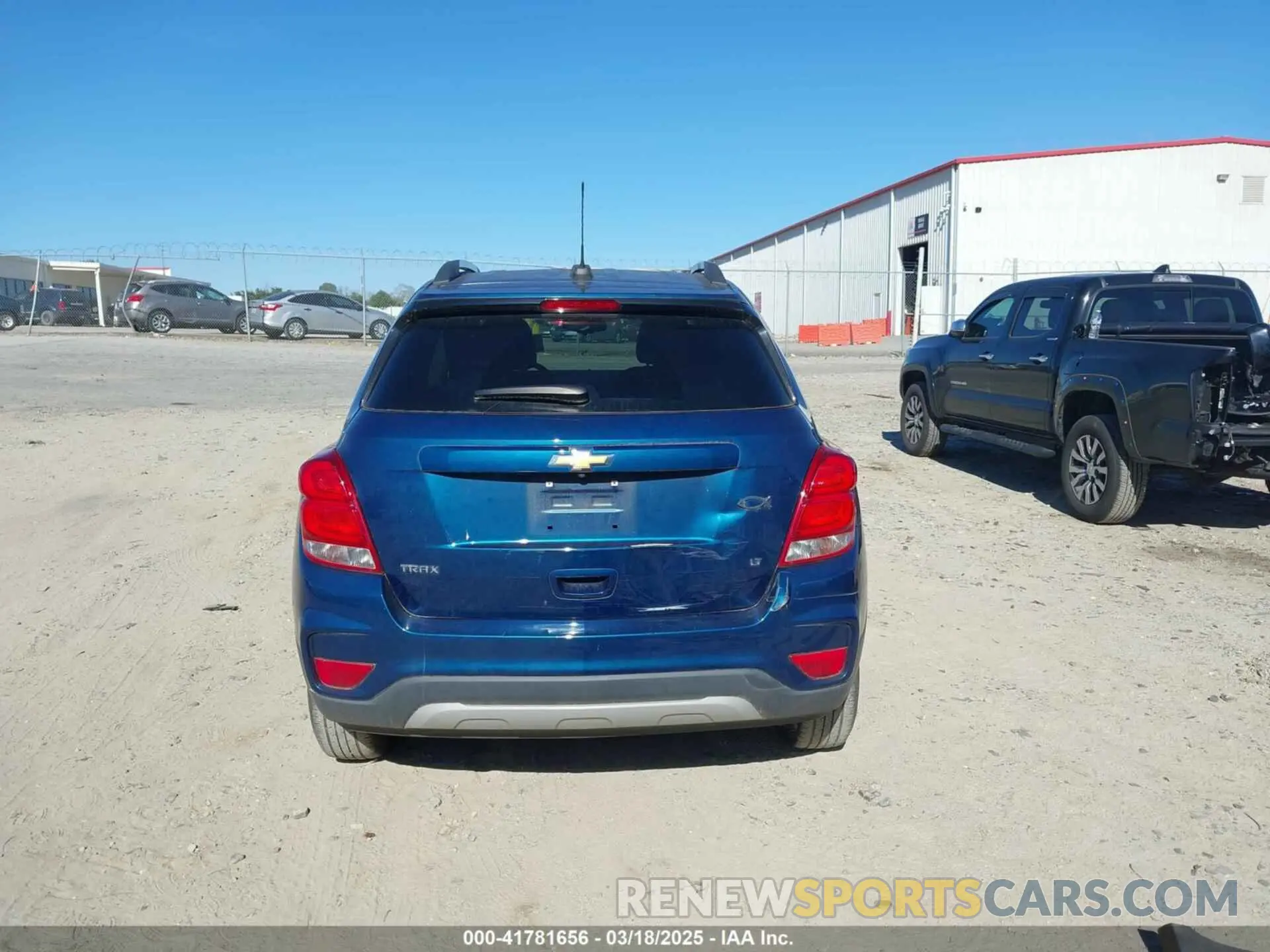 17 Photograph of a damaged car 3GNCJLSB3KL347698 CHEVROLET TRAX 2019