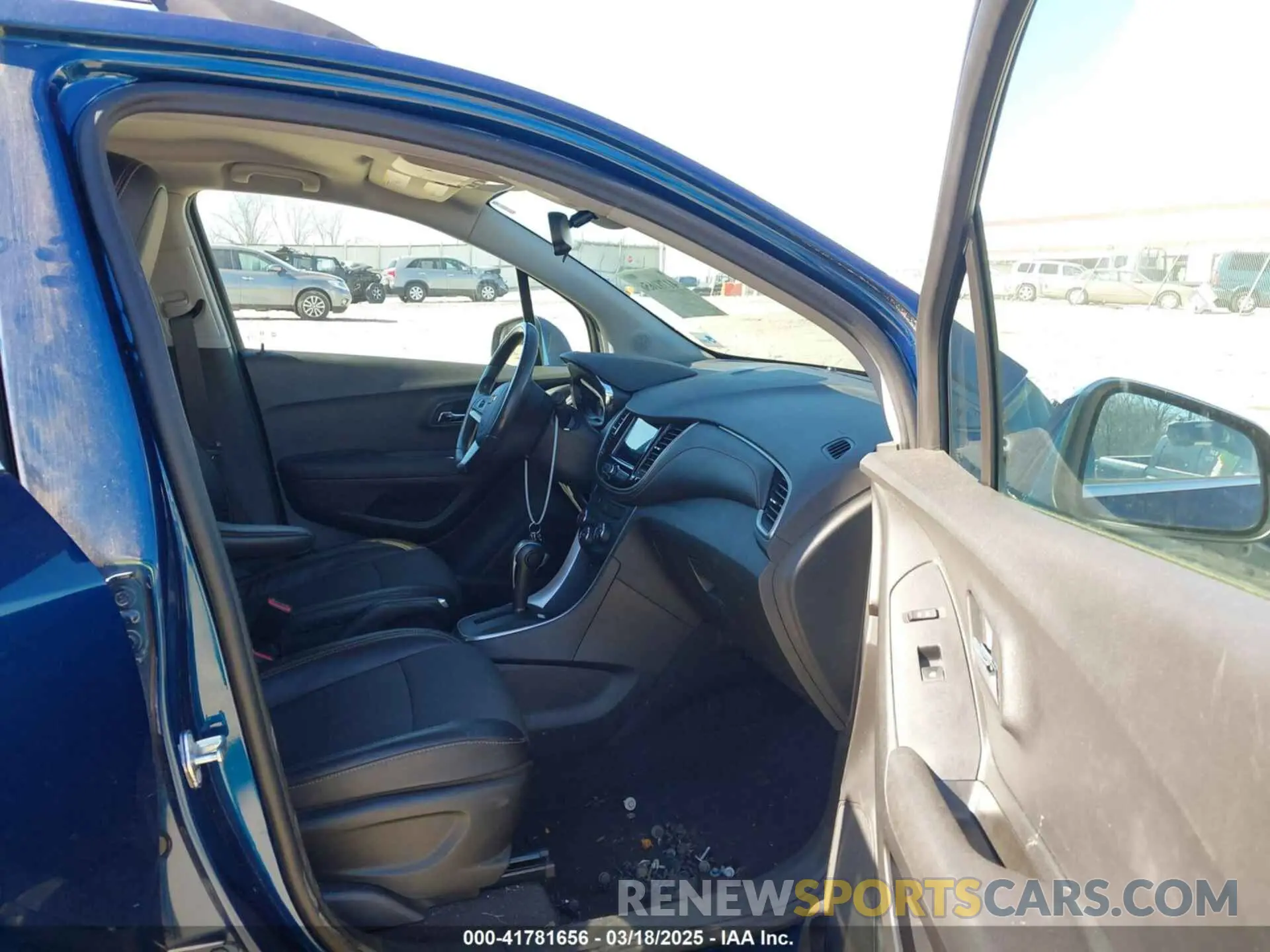 5 Photograph of a damaged car 3GNCJLSB3KL347698 CHEVROLET TRAX 2019