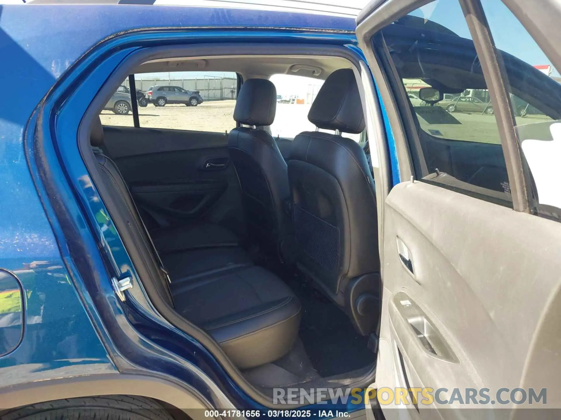 8 Photograph of a damaged car 3GNCJLSB3KL347698 CHEVROLET TRAX 2019