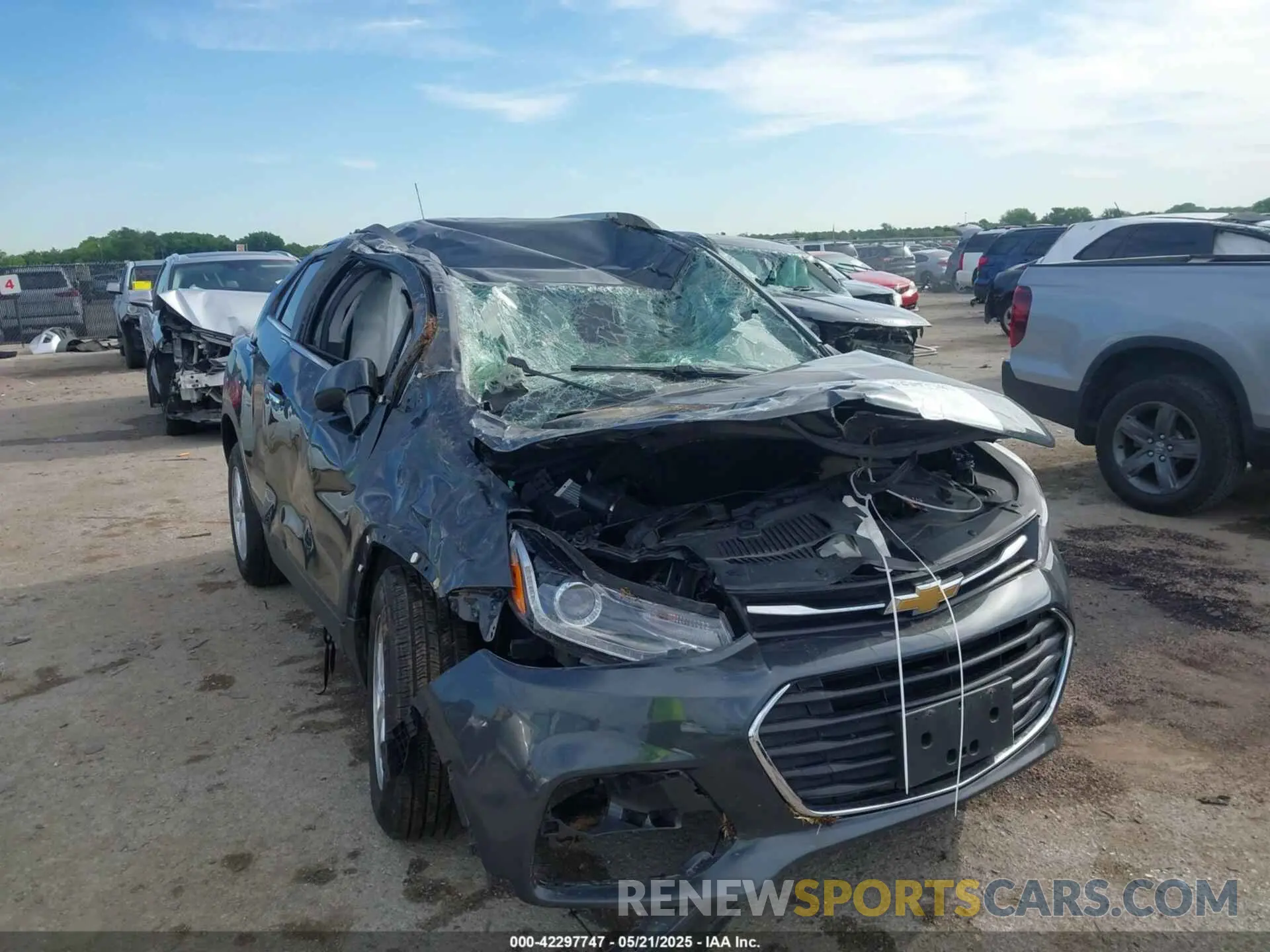1 Photograph of a damaged car 3GNCJLSB3KL402506 CHEVROLET TRAX 2019