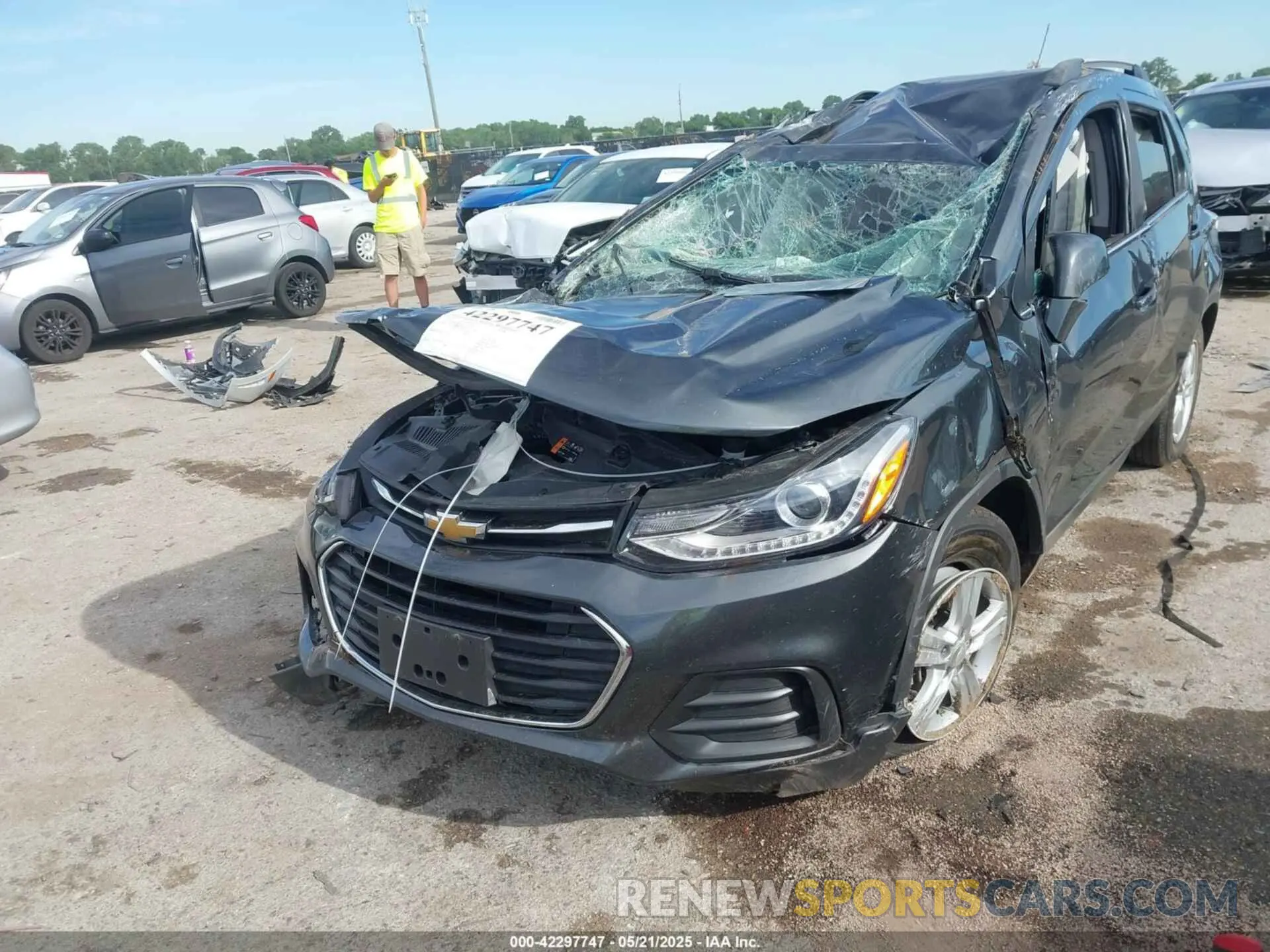 2 Photograph of a damaged car 3GNCJLSB3KL402506 CHEVROLET TRAX 2019