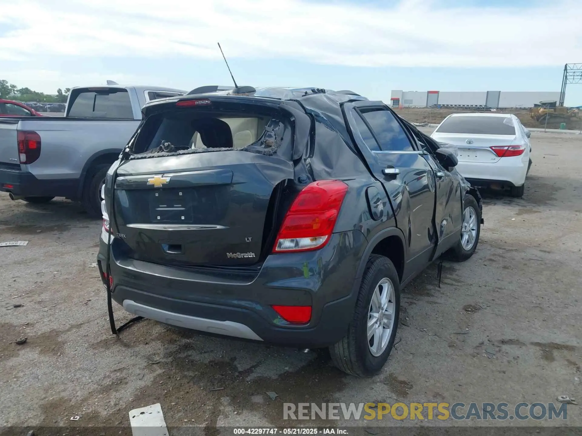 4 Photograph of a damaged car 3GNCJLSB3KL402506 CHEVROLET TRAX 2019