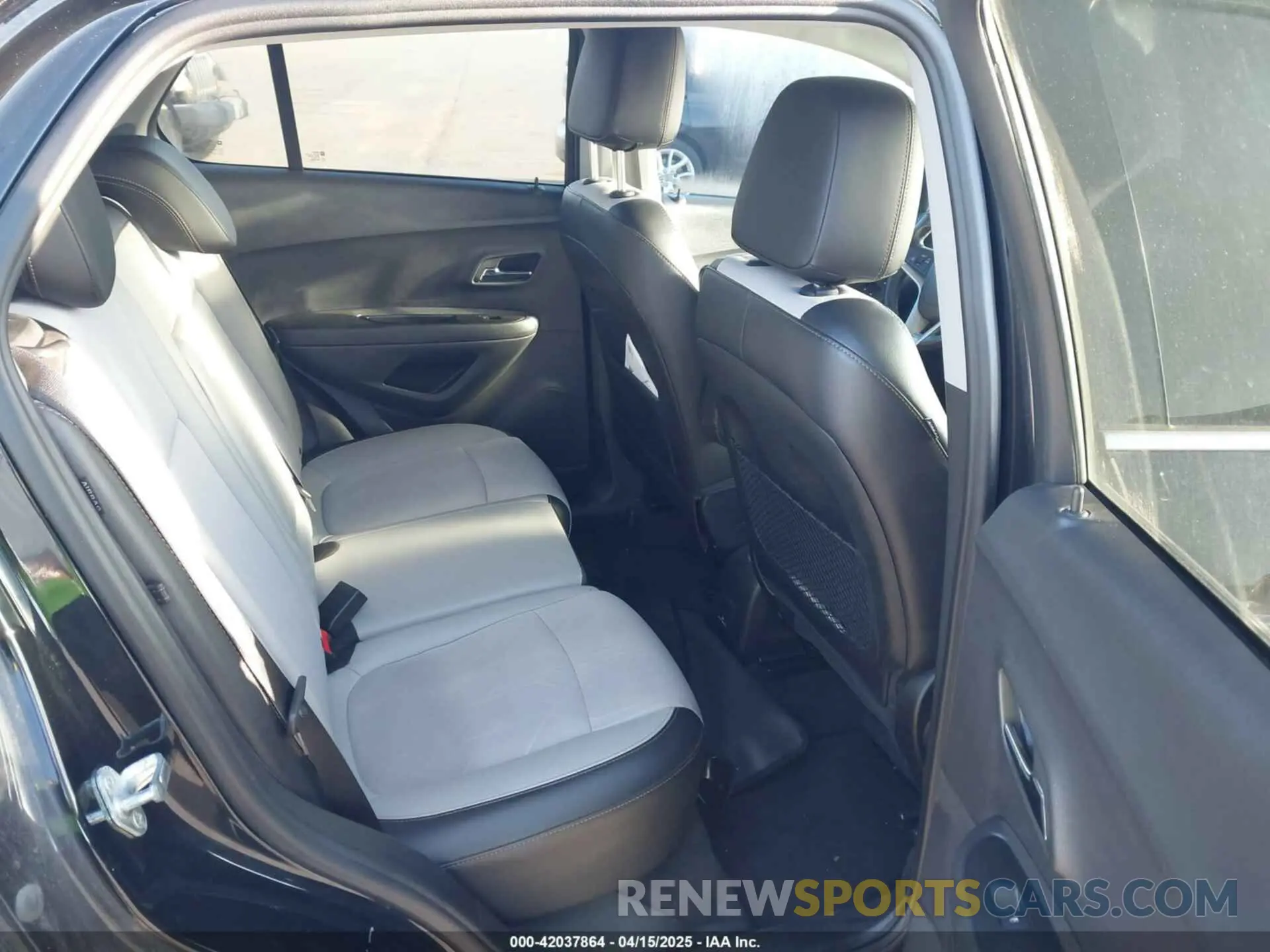 8 Photograph of a damaged car 3GNCJLSB4KL171129 CHEVROLET TRAX 2019