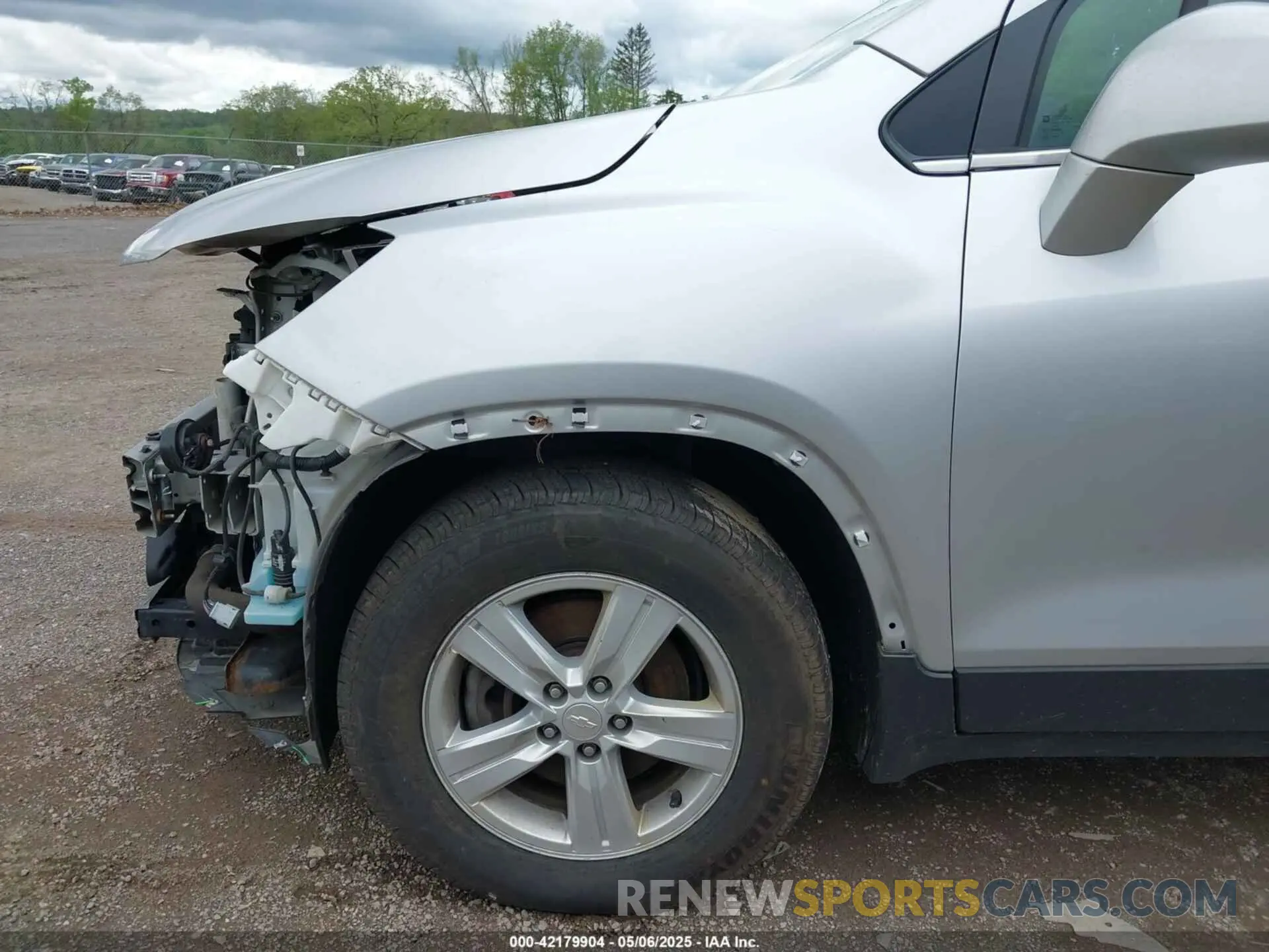 19 Photograph of a damaged car 3GNCJLSB4KL256651 CHEVROLET TRAX 2019