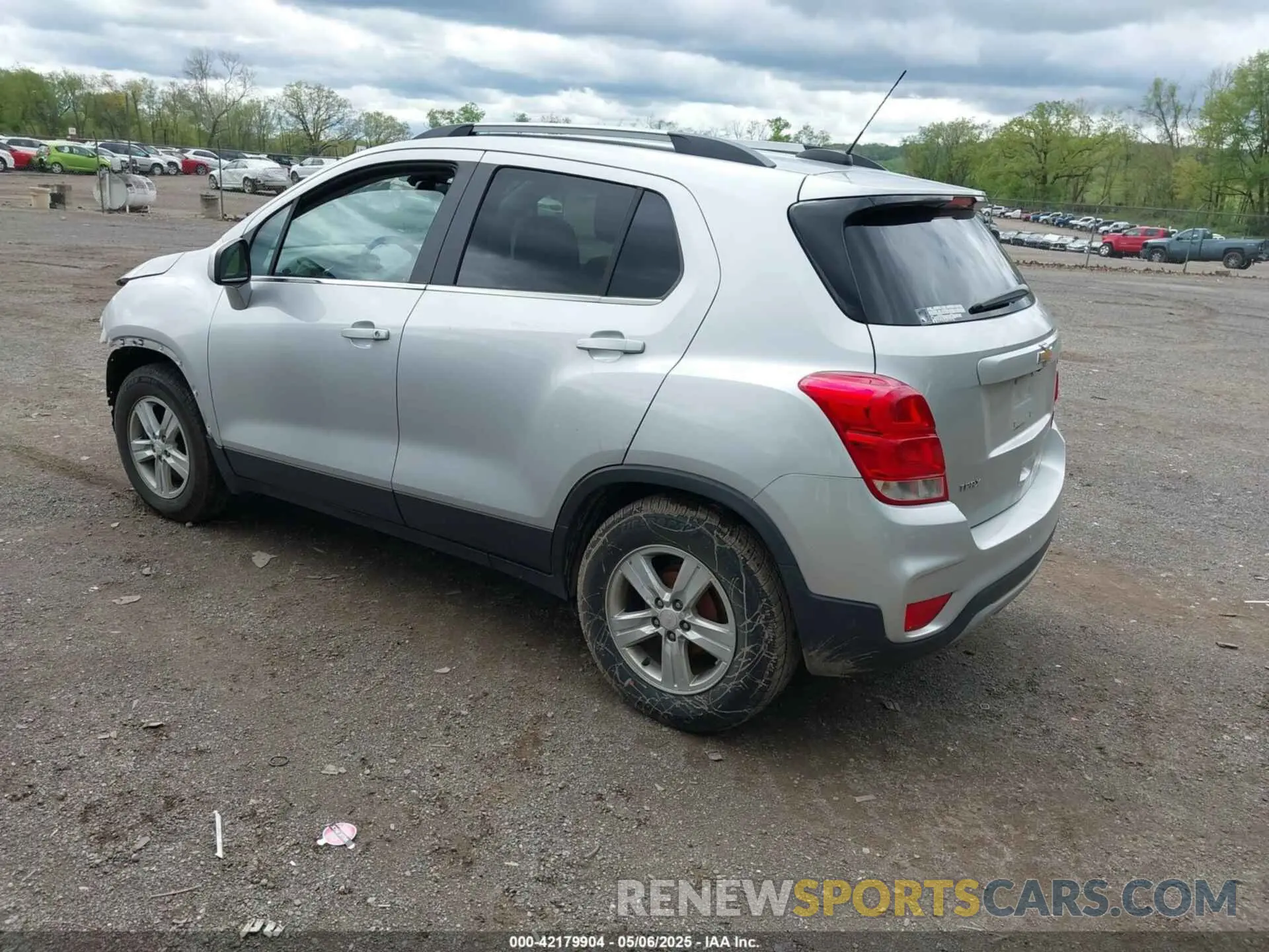 3 Photograph of a damaged car 3GNCJLSB4KL256651 CHEVROLET TRAX 2019