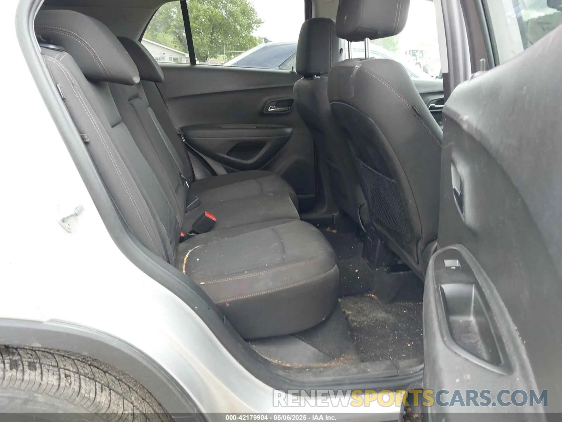 8 Photograph of a damaged car 3GNCJLSB4KL256651 CHEVROLET TRAX 2019