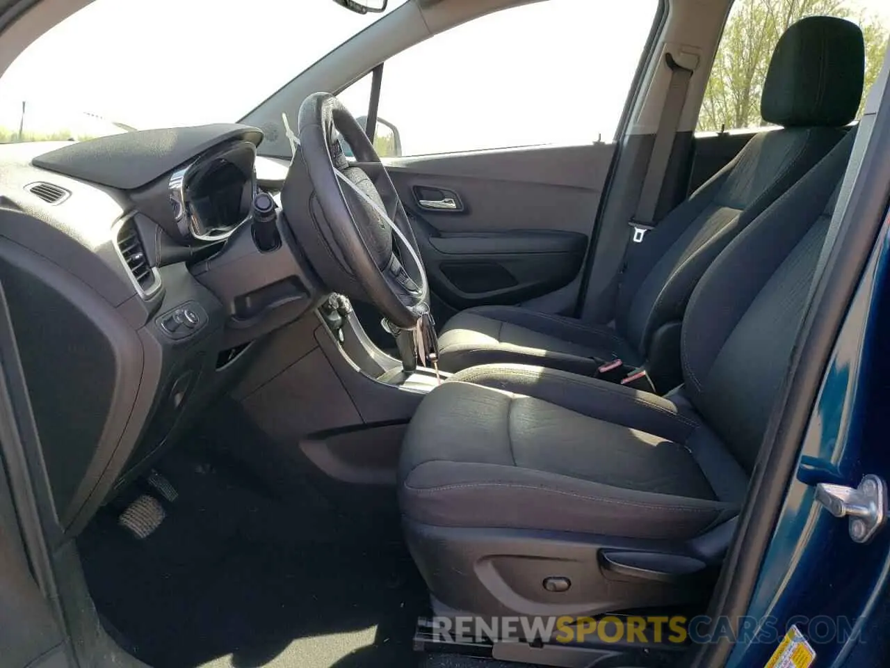 7 Photograph of a damaged car 3GNCJLSB4KL330800 CHEVROLET TRAX 2019