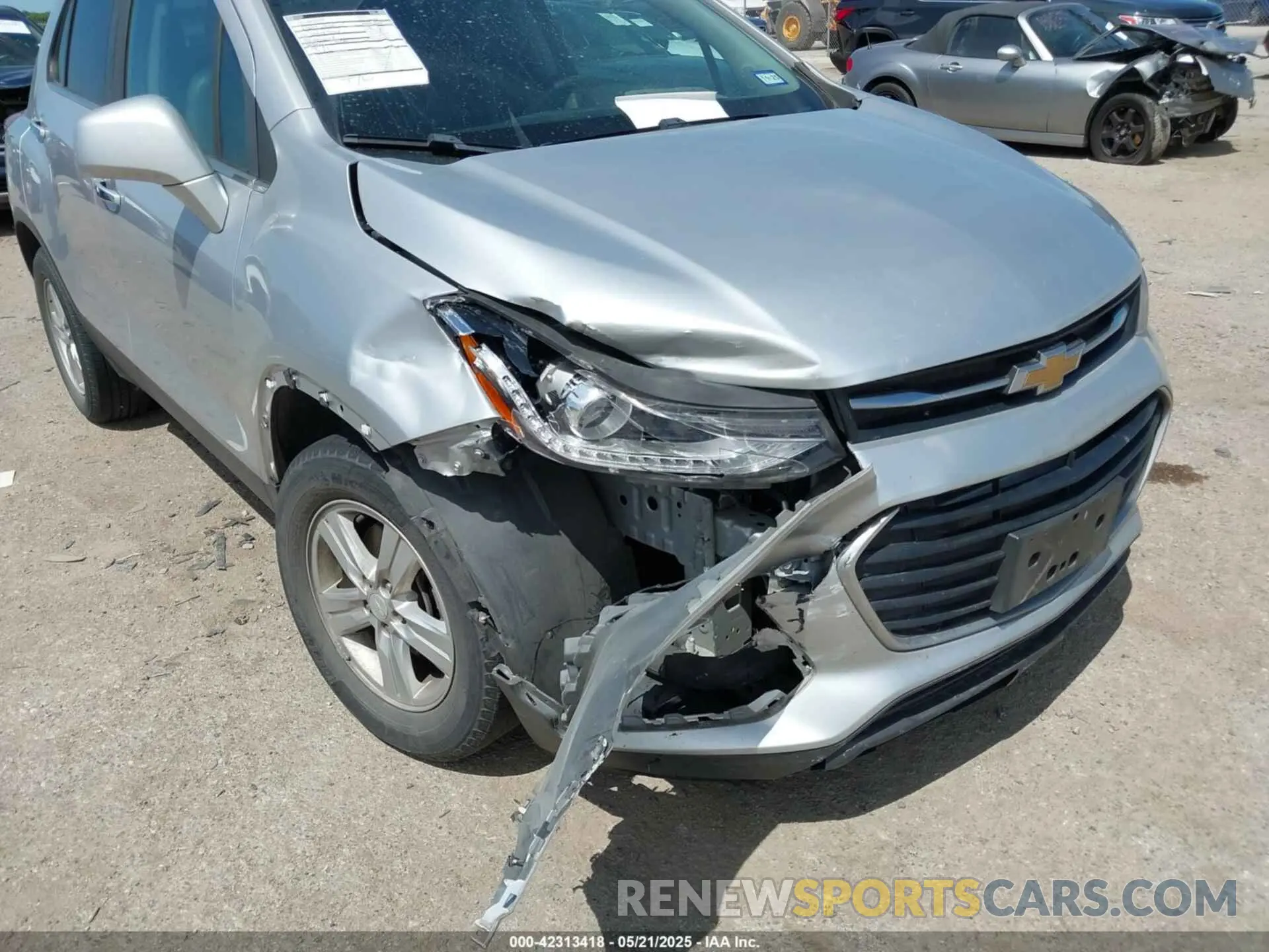 6 Photograph of a damaged car 3GNCJLSB5KL150242 CHEVROLET TRAX 2019