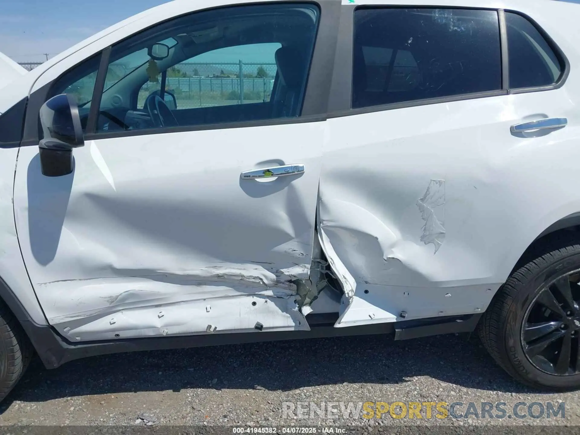 6 Photograph of a damaged car 3GNCJLSB5KL206373 CHEVROLET TRAX 2019