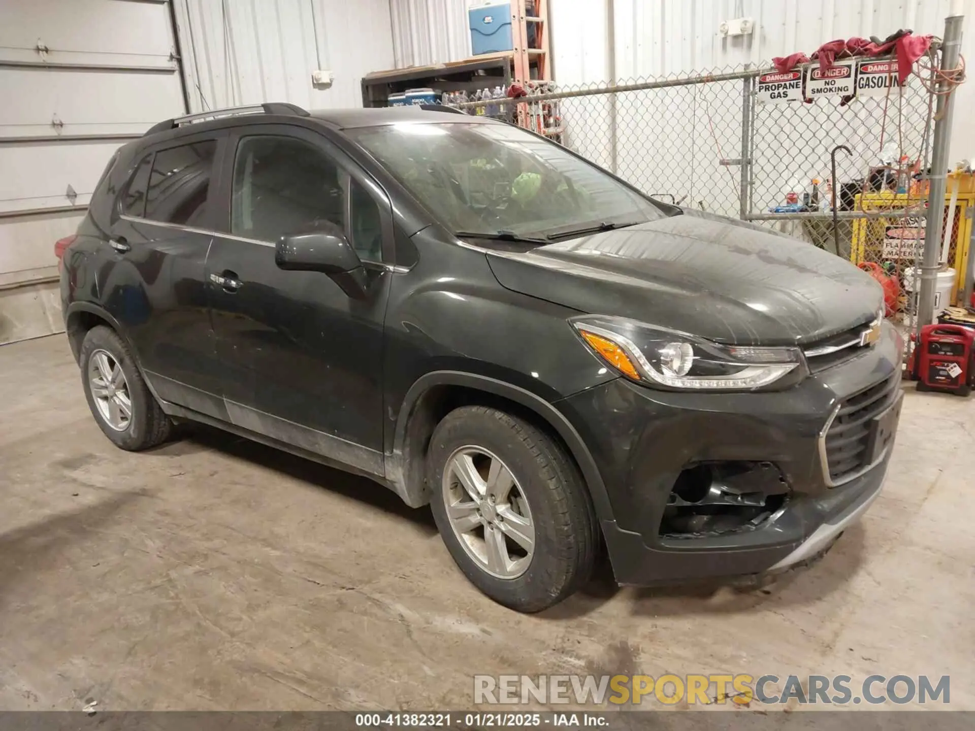 1 Photograph of a damaged car 3GNCJLSB5KL241737 CHEVROLET TRAX 2019