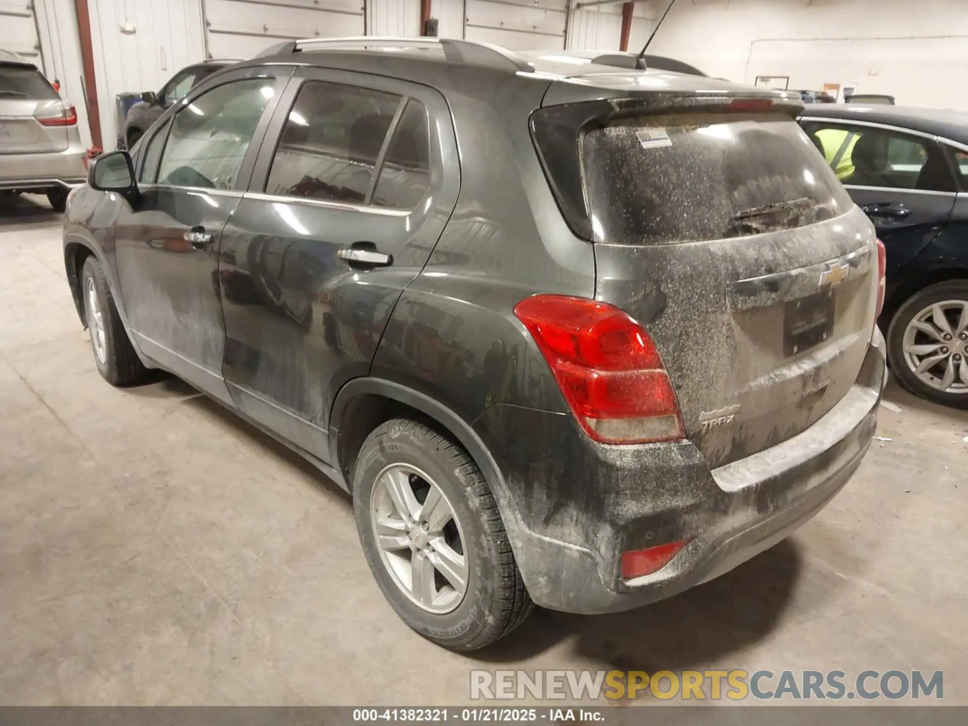 3 Photograph of a damaged car 3GNCJLSB5KL241737 CHEVROLET TRAX 2019