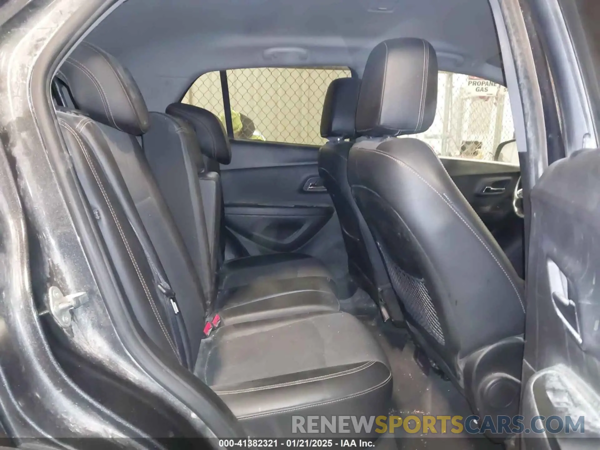 8 Photograph of a damaged car 3GNCJLSB5KL241737 CHEVROLET TRAX 2019