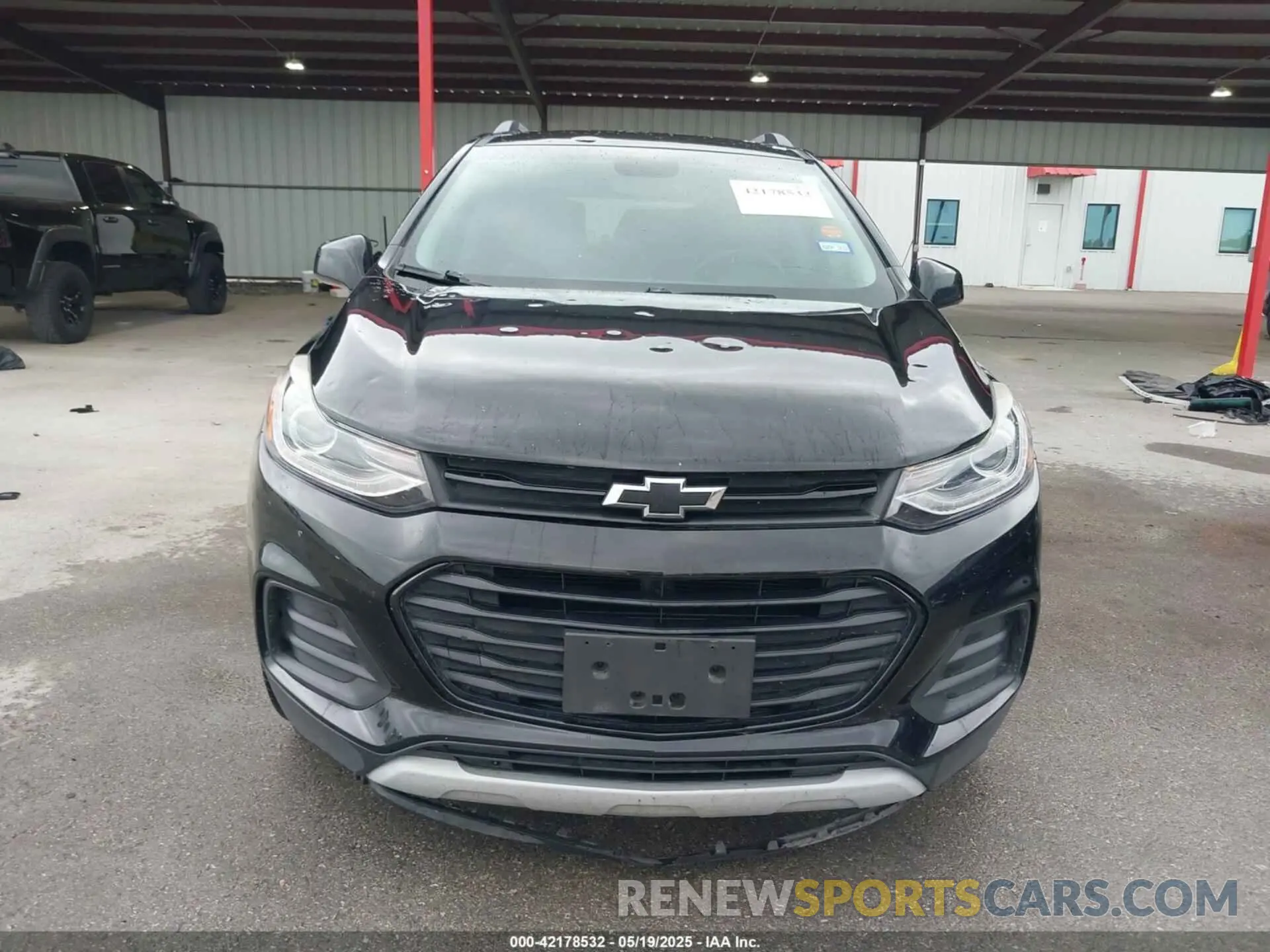 17 Photograph of a damaged car 3GNCJLSB5KL258165 CHEVROLET TRAX 2019