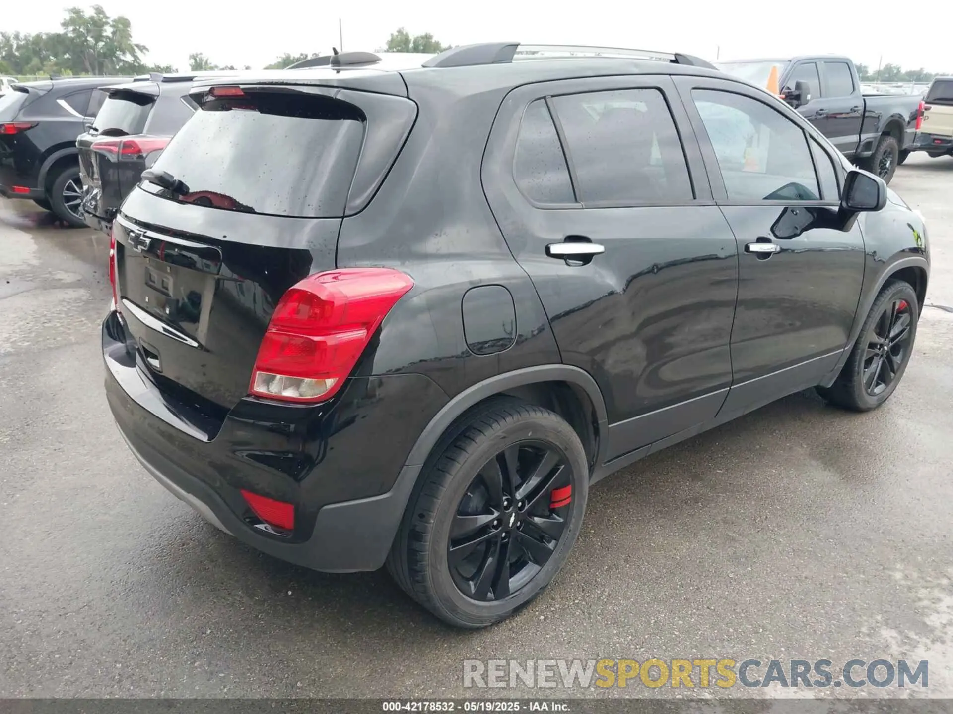 4 Photograph of a damaged car 3GNCJLSB5KL258165 CHEVROLET TRAX 2019