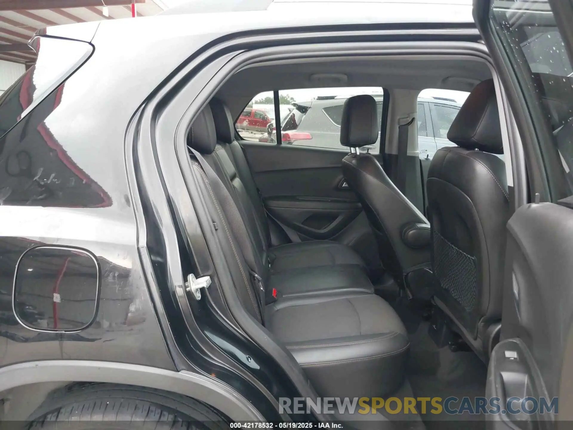8 Photograph of a damaged car 3GNCJLSB5KL258165 CHEVROLET TRAX 2019