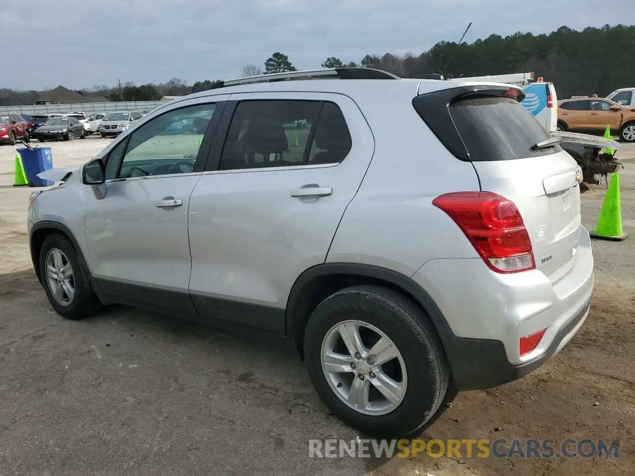 2 Photograph of a damaged car 3GNCJLSB5KL305596 CHEVROLET TRAX 2019