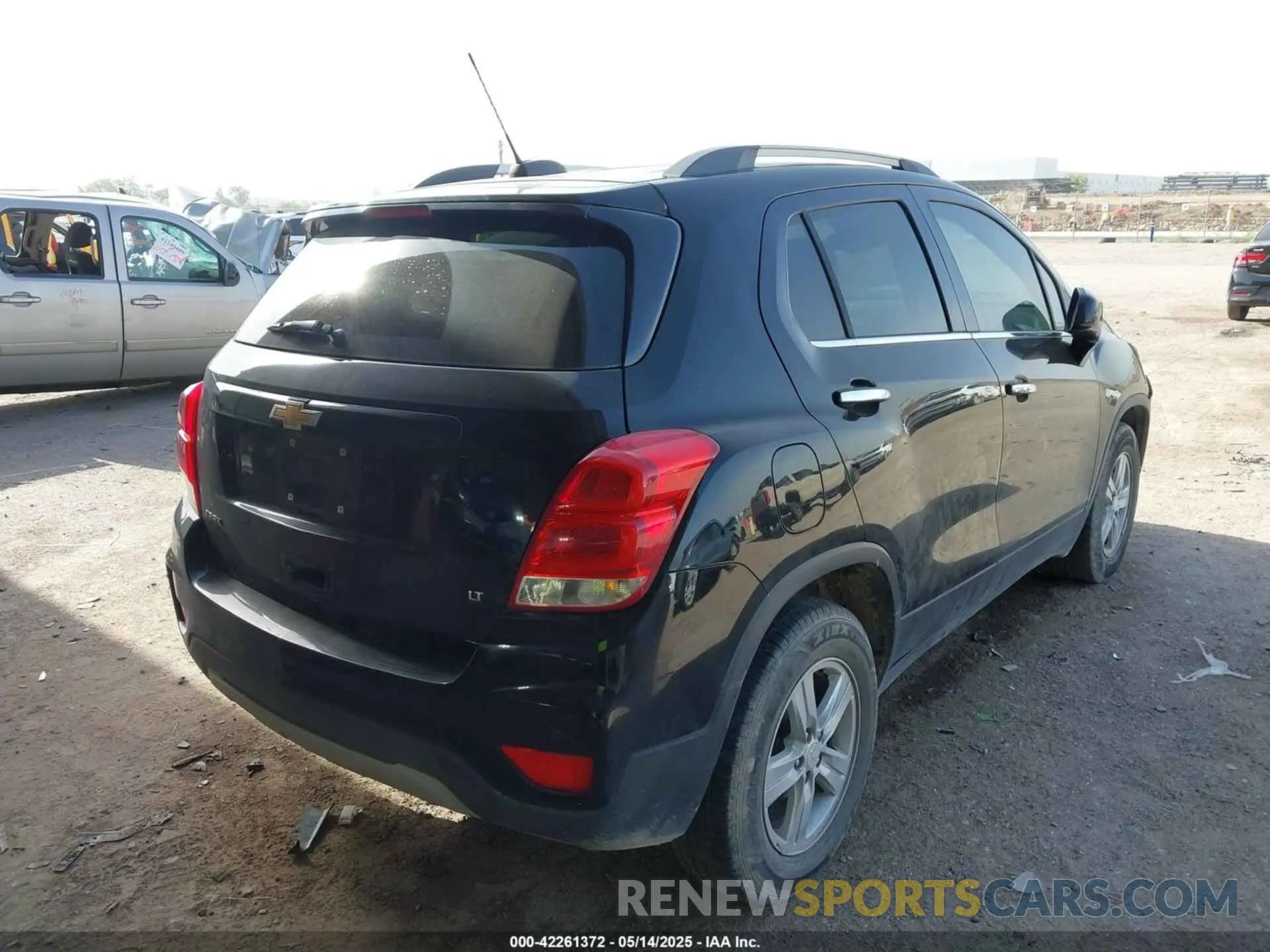 4 Photograph of a damaged car 3GNCJLSB5KL392562 CHEVROLET TRAX 2019