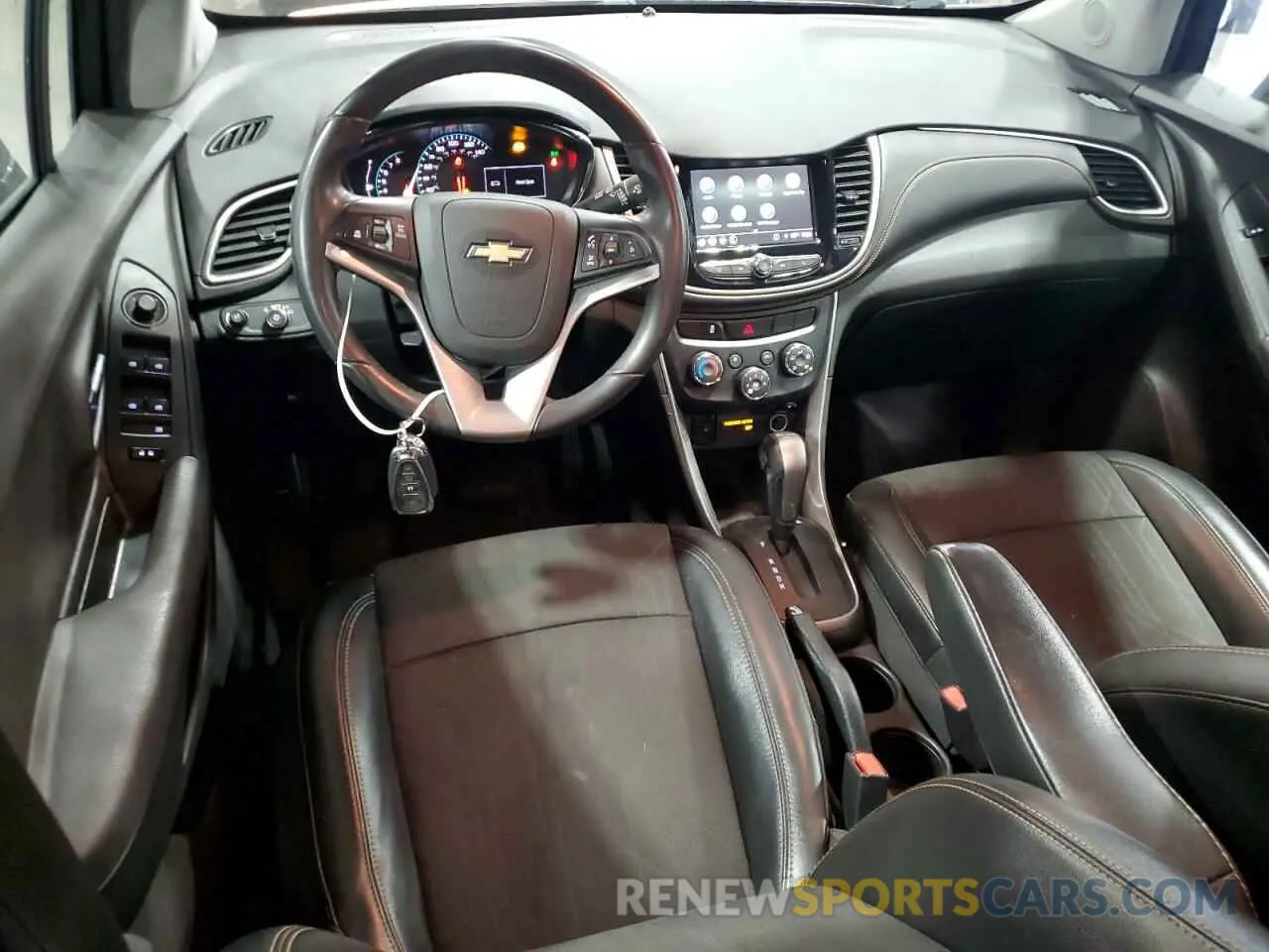8 Photograph of a damaged car 3GNCJLSB6KL125382 CHEVROLET TRAX 2019