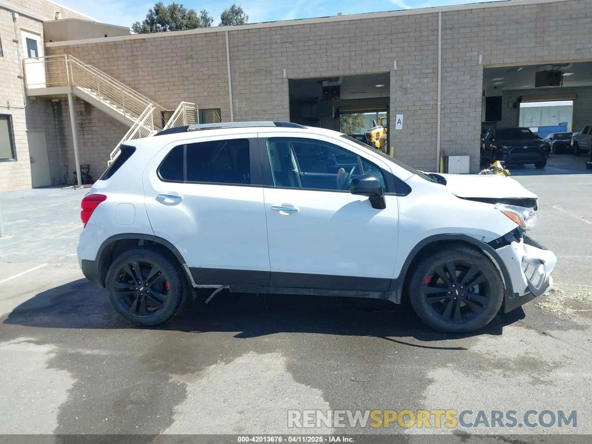 13 Photograph of a damaged car 3GNCJLSB6KL149942 CHEVROLET TRAX 2019