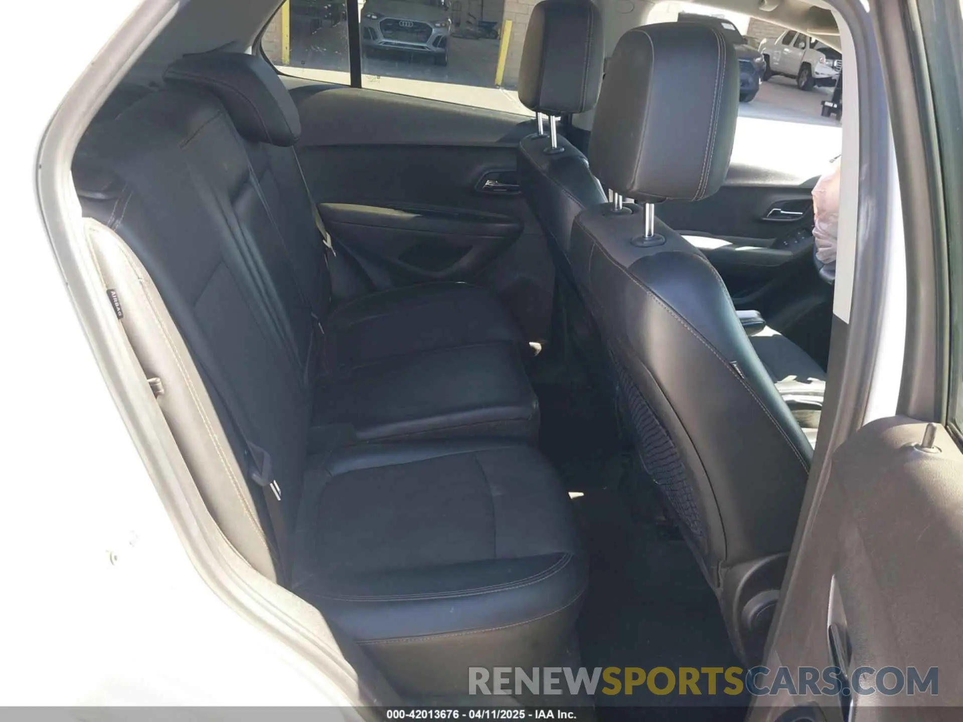8 Photograph of a damaged car 3GNCJLSB6KL149942 CHEVROLET TRAX 2019