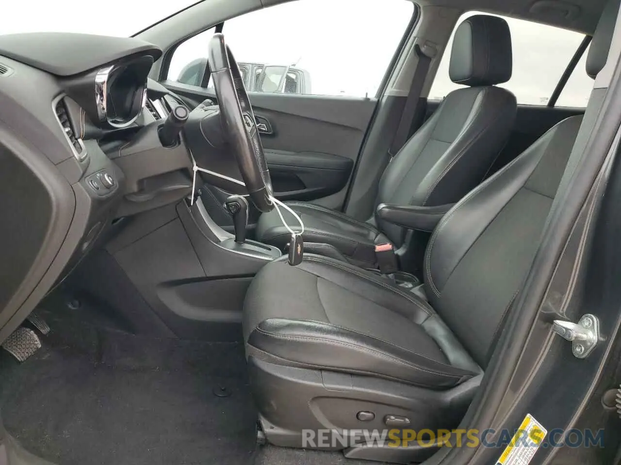 7 Photograph of a damaged car 3GNCJLSB6KL150735 CHEVROLET TRAX 2019