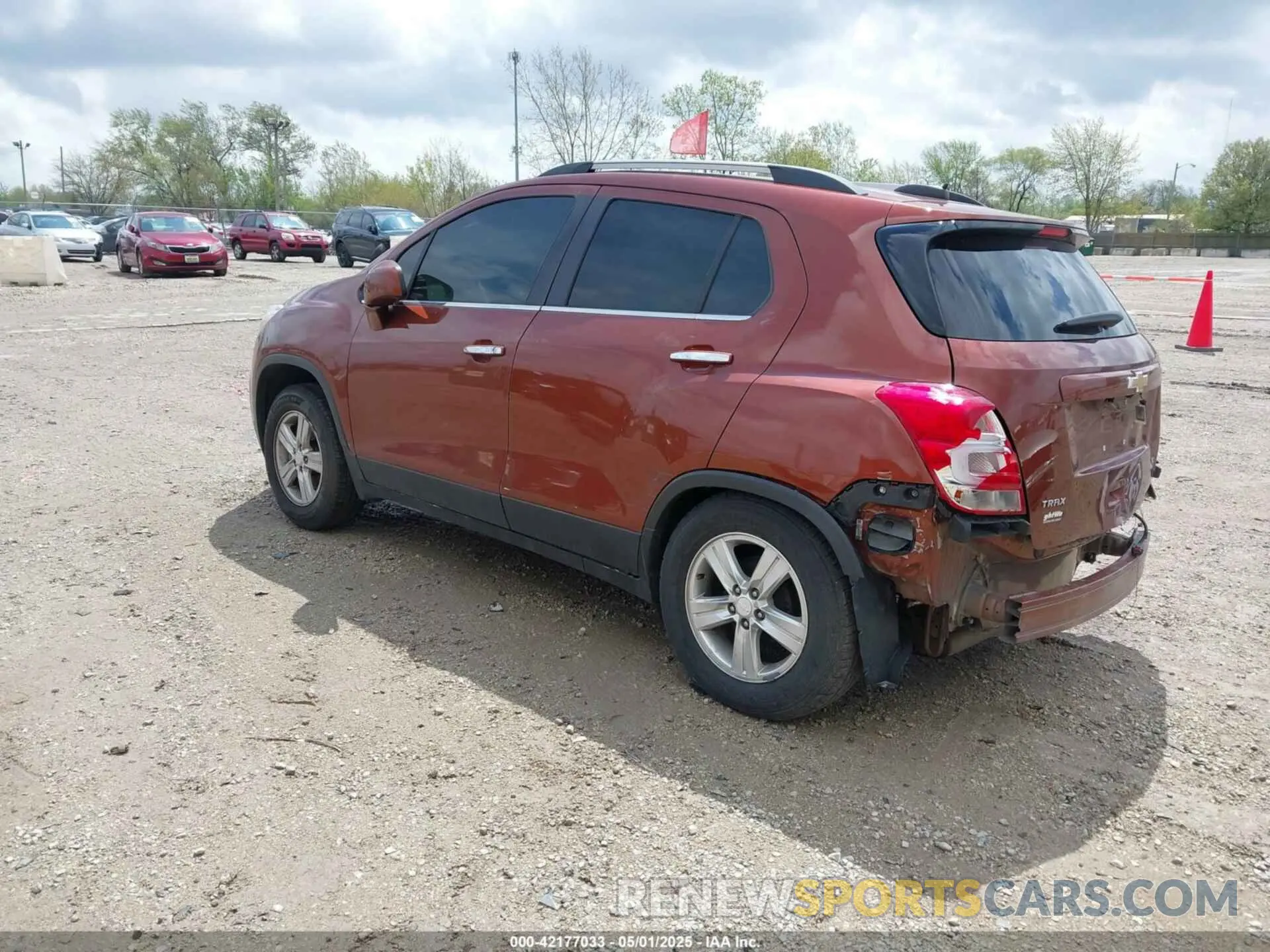 3 Photograph of a damaged car 3GNCJLSB6KL238085 CHEVROLET TRAX 2019