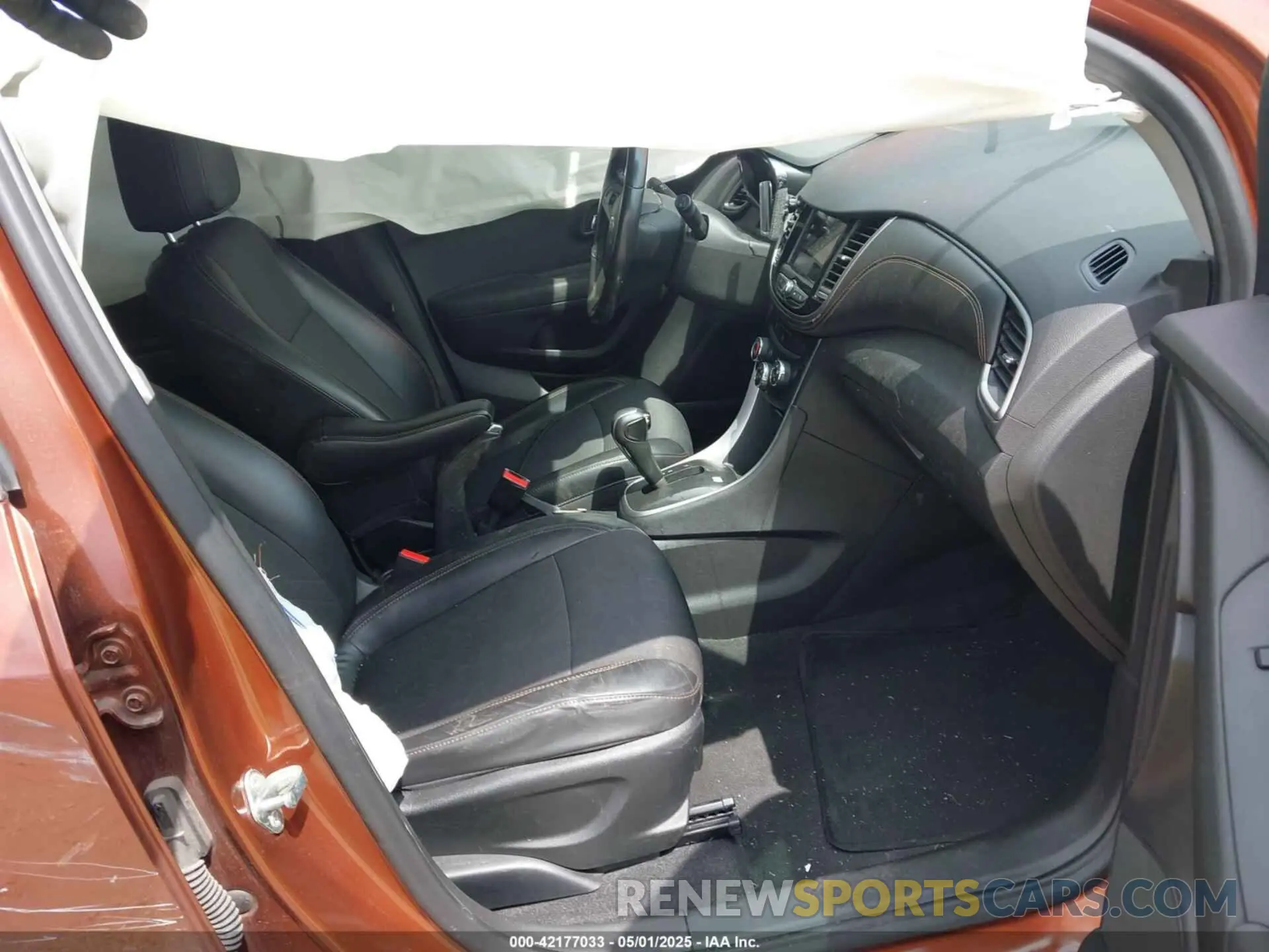 5 Photograph of a damaged car 3GNCJLSB6KL238085 CHEVROLET TRAX 2019